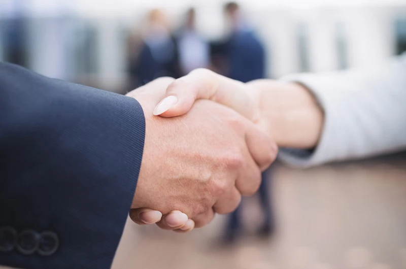 businesspeople-shaking-hands