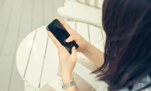 woman-holding-black-smartphone
